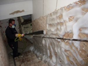 Schwammbekämpfung mittels Schwammverfahren