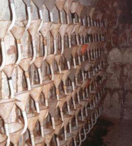 Drucklose Tränkung einer schwammbefallenen Kellerwand