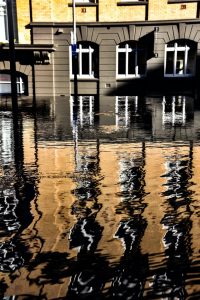 Gebäude im Wasser stehend - Feuchtigkeitsschaden 